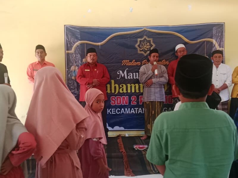 MEMPERINGATI MAULID NABI MUHAMMAD SAW